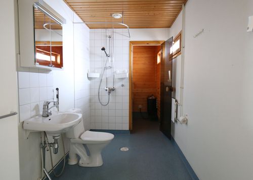Kylpyhuone, kuvattu huhtikuussa 2024